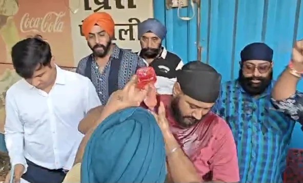 बुलडोजर एक्शन पर भारी पड़ा आत्मदाह का खौफ : रायपुर में ढाबा संचालक ने खुद पर उड़ेला पेट्रोल, बैकफुट पर प्रशासन… जाने पूरा मामला… बुलडोजर एक्शन पर भारी पड़ा आत्मदाह का खौफ : रायपुर में ढाबा संचालक ने खुद पर उड़ेला पेट्रोल, बैकफुट पर प्रशासन… जाने पूरा मामला…